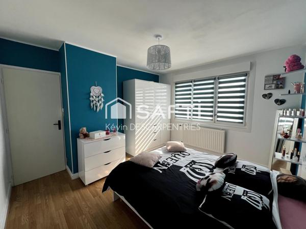 Secteur calme, semi-individuelle de 120 m2, jardin, garage 2 voitures.