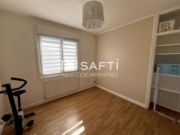 Secteur calme, semi-individuelle de 120 m2, jardin, garage 2 voitures.