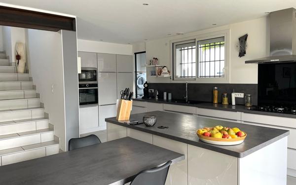 Maison à vendre    5 pièces •  Montélimar