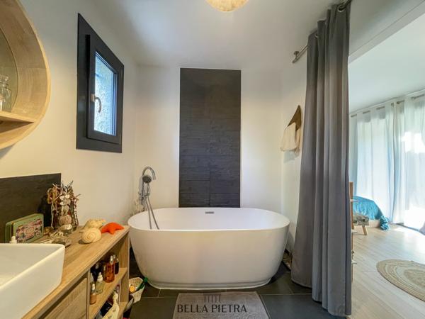 Montpellier (34070) Magnifique aison familiale rénovée avec piscine - 150m² habitables sur 403m² de terrain