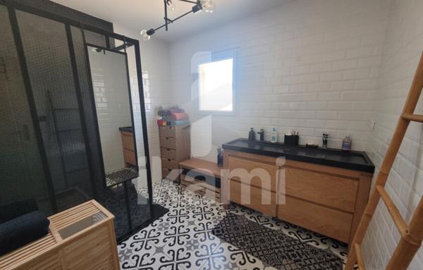 Maison de plain-pied avec piscine T5 117m2