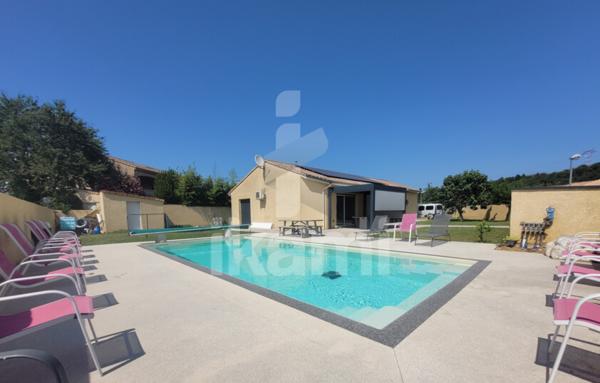 Maison de plain-pied avec piscine T5 117m2