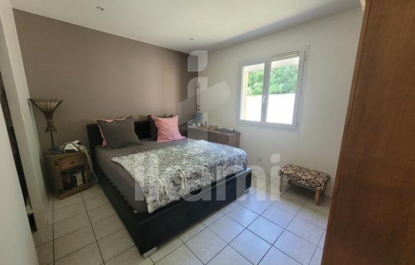 Maison de plain-pied avec piscine T5 117m2