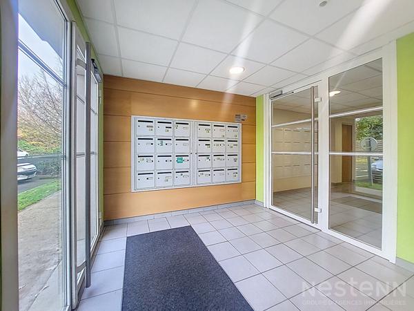 A VENDRE Appartement 2 pièces à la limite d'ANGERS et de SAINT BARTHELEMY d'ANJOU comprenant 1 chambres, 1 balcon, 1 cave, 2 places de parkings,