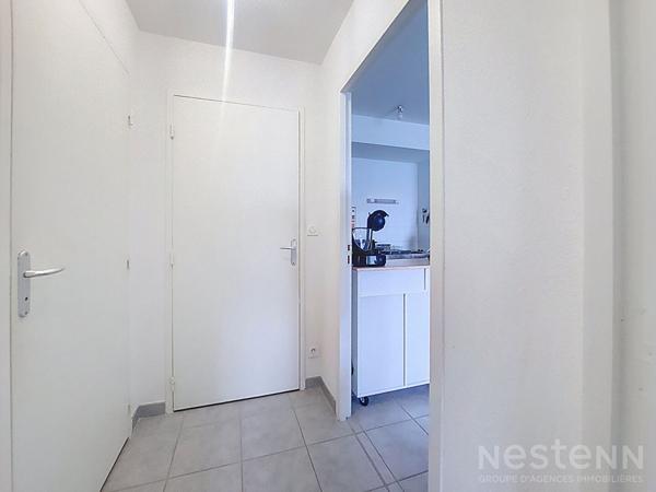 A VENDRE Appartement 2 pièces à la limite d'ANGERS et de SAINT BARTHELEMY d'ANJOU comprenant 1 chambres, 1 balcon, 1 cave, 2 places de parkings,