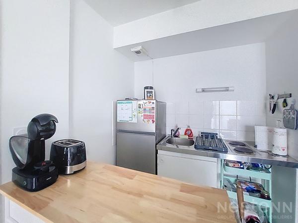 A VENDRE Appartement 2 pièces à la limite d'ANGERS et de SAINT BARTHELEMY d'ANJOU comprenant 1 chambres, 1 balcon, 1 cave, 2 places de parkings,