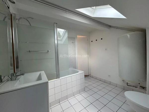 Location                                                      Appartement
                        
                     2 pièces                      30 m2                     à Montlhéry