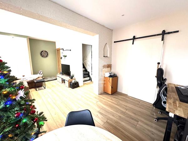 PONT A VENDIN MAISON DE VILLAGE RENOVEE AVEC PASSAGE SUR LE COTE ET BEAU JARDIN