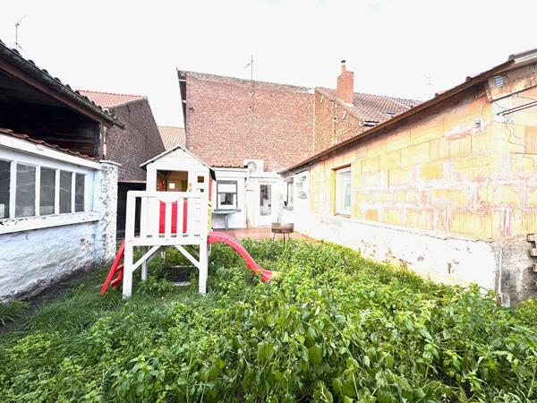 PONT A VENDIN MAISON DE VILLAGE RENOVEE AVEC PASSAGE SUR LE COTE ET BEAU JARDIN