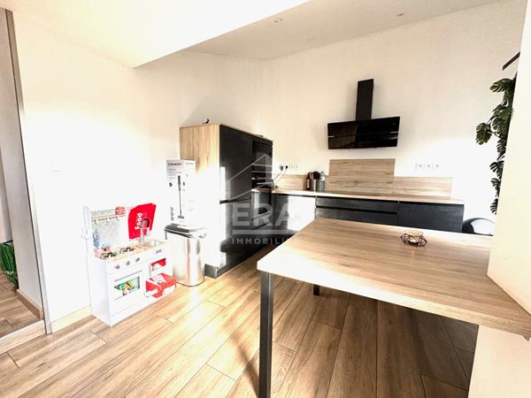 PONT A VENDIN MAISON DE VILLAGE RENOVEE AVEC PASSAGE SUR LE COTE ET BEAU JARDIN