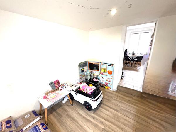 PONT A VENDIN MAISON DE VILLAGE RENOVEE AVEC PASSAGE SUR LE COTE ET BEAU JARDIN