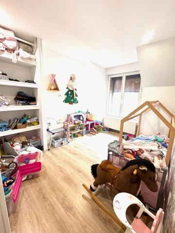 PONT A VENDIN MAISON DE VILLAGE RENOVEE AVEC PASSAGE SUR LE COTE ET BEAU JARDIN