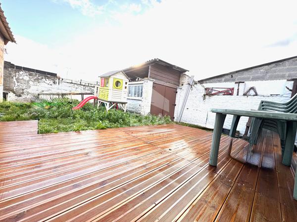 PONT A VENDIN MAISON DE VILLAGE RENOVEE AVEC PASSAGE SUR LE COTE ET BEAU JARDIN