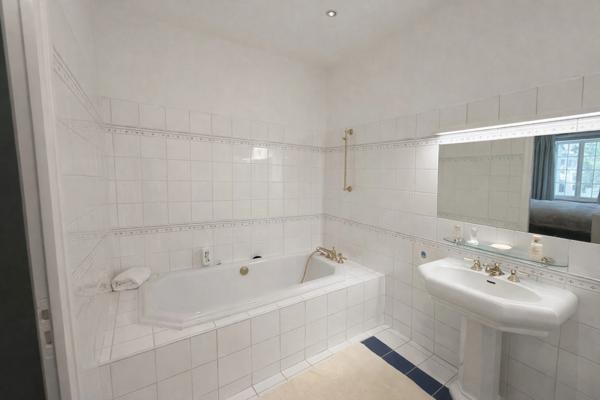 Biarritz – Élégance et prestige dans une demeure historique avec parc, piscine et tennis