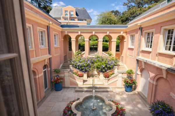 Biarritz – Élégance et prestige dans une demeure historique avec parc, piscine et tennis