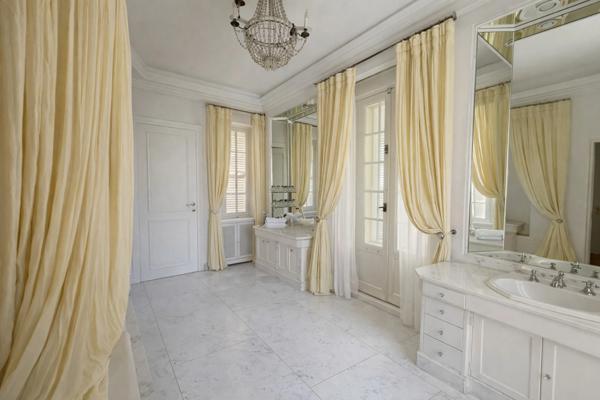 Biarritz – Élégance et prestige dans une demeure historique avec parc, piscine et tennis