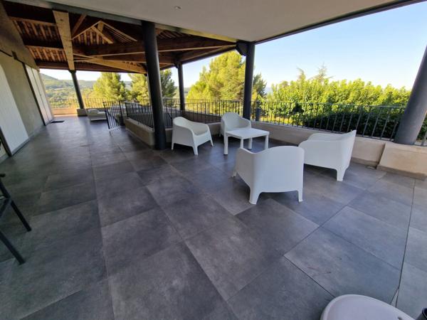 Propriete VILLA avec PISCINE et PARC vendre 8 pièces APT (84)