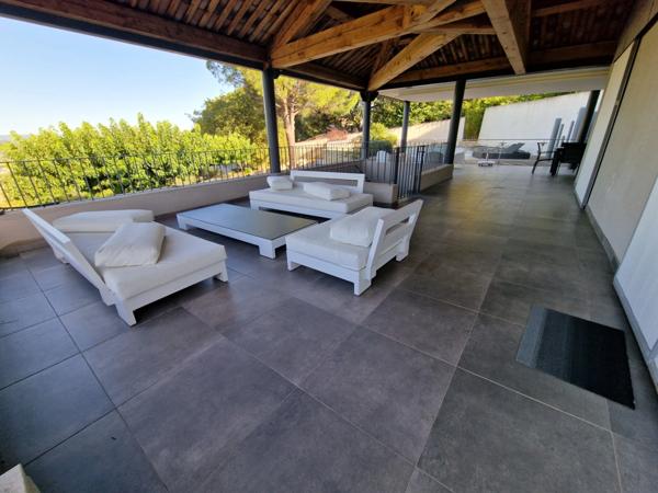 Propriete VILLA avec PISCINE et PARC vendre 8 pièces APT (84)