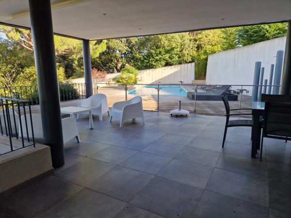 Propriete VILLA avec PISCINE et PARC vendre 8 pièces APT (84)