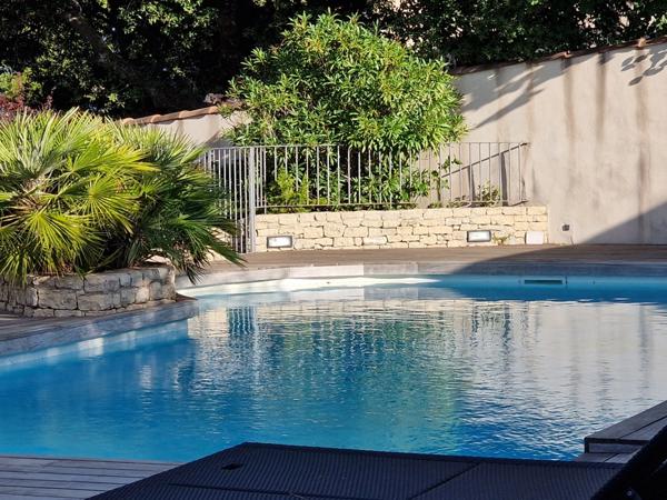 Propriete VILLA avec PISCINE et PARC vendre 8 pièces APT (84)