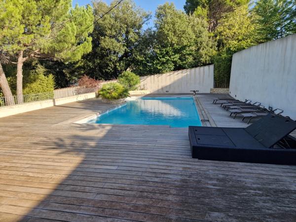 Propriete VILLA avec PISCINE et PARC vendre 8 pièces APT (84)