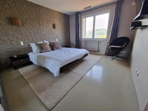 Propriete VILLA avec PISCINE et PARC vendre 8 pièces APT (84)