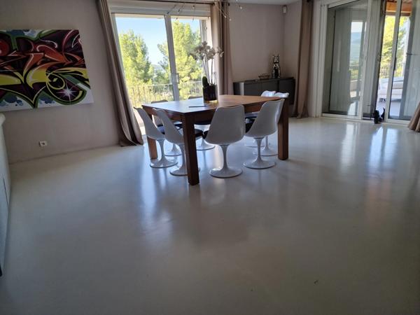Propriete VILLA avec PISCINE et PARC vendre 8 pièces APT (84)