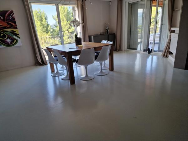 Propriete VILLA avec PISCINE et PARC vendre 8 pièces APT (84)