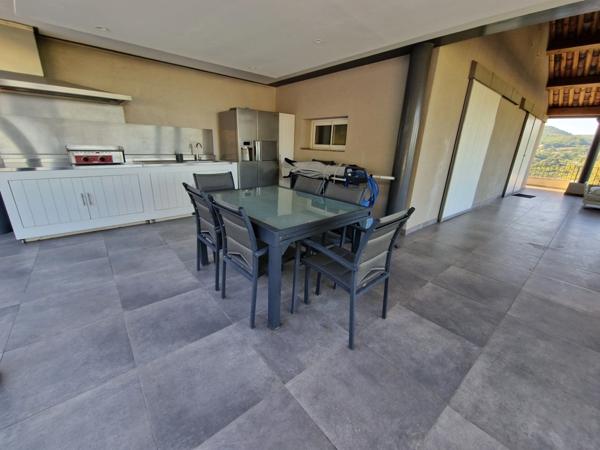 Propriete VILLA avec PISCINE et PARC vendre 8 pièces APT (84)