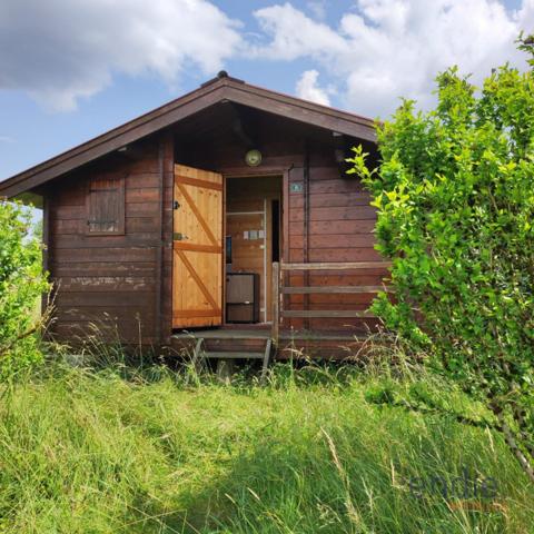 À vendre – Terrain constructible de 12,99 ares avec chalet à rénover