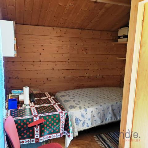 À vendre – Terrain constructible de 12,99 ares avec chalet à rénover