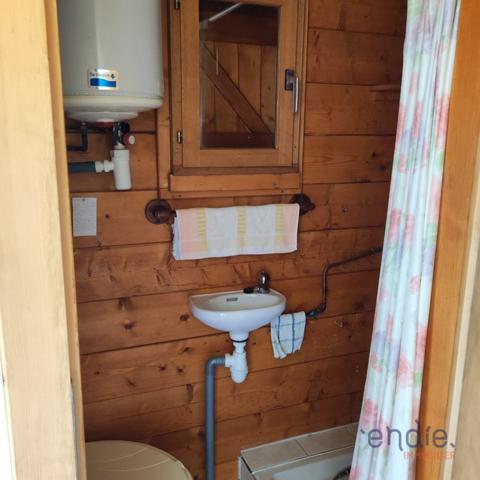 À vendre – Terrain constructible de 12,99 ares avec chalet à rénover