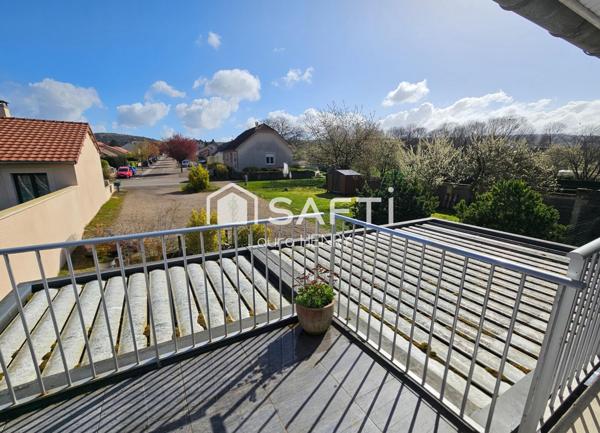 Appartement en duplex rénové de 3 chambres avec balcon et jardinet