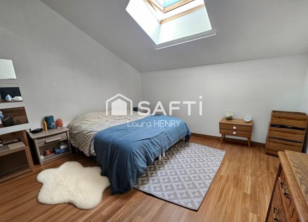 Appartement en duplex rénové de 3 chambres avec balcon et jardinet