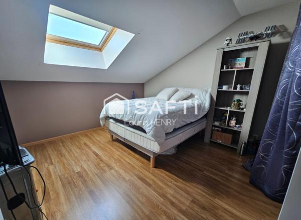 Appartement en duplex rénové de 3 chambres avec balcon et jardinet