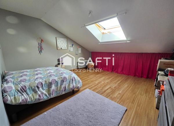 Appartement en duplex rénové de 3 chambres avec balcon et jardinet