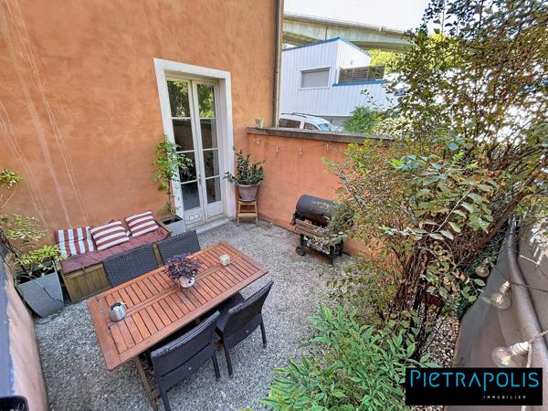 Appartement atypique de 100 m² au sol avec terrasse – Jusqu’à 2 chambres