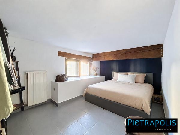 Appartement atypique de 100 m² au sol avec terrasse – Jusqu’à 2 chambres