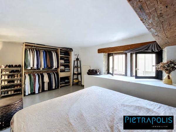 Appartement atypique de 100 m² au sol avec terrasse – Jusqu’à 2 chambres