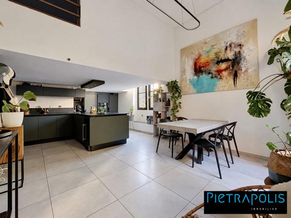 Appartement atypique de 100 m² au sol avec terrasse – Jusqu’à 2 chambres