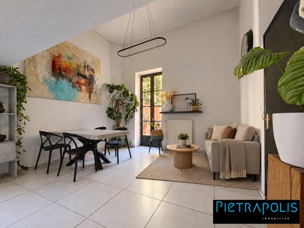 Appartement atypique de 100 m² au sol avec terrasse – Jusqu’à 2 chambres