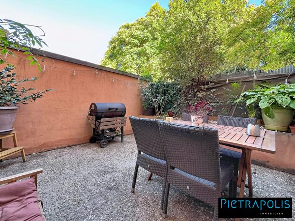 Appartement atypique de 100 m² au sol avec terrasse – Jusqu’à 2 chambres