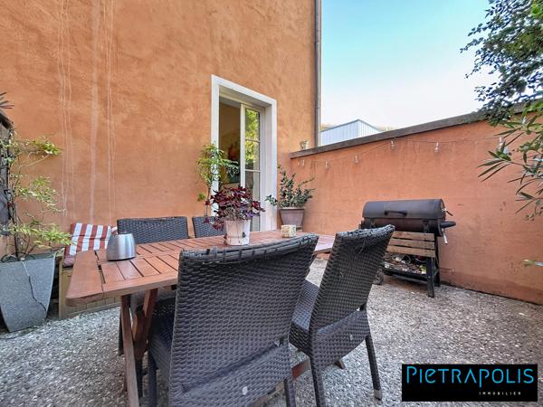 Appartement atypique de 100 m² au sol avec terrasse – Jusqu’à 2 chambres