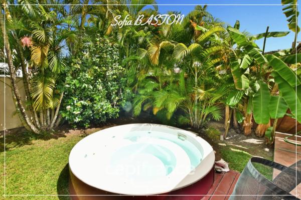 Les Trois-Îlets – Plage à pied - T3 de plain-pied - piscine – 83m2 au sol – Terrain 237m2 (972) - A vendre