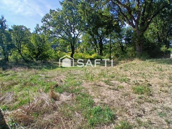 Terrain constructible, viabilisé et borné