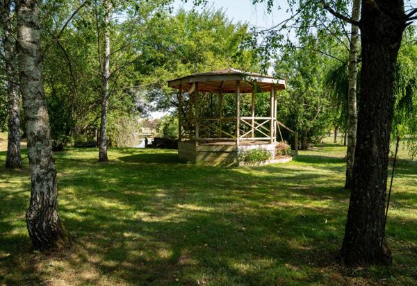 Propriété au calme avec grand terrain