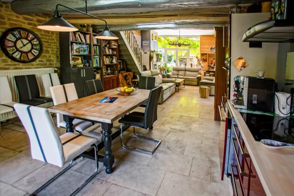 Propriété au calme avec grand terrain