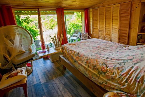 Propriété au calme avec grand terrain