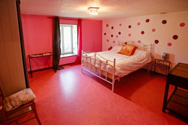 Propriété au calme avec grand terrain