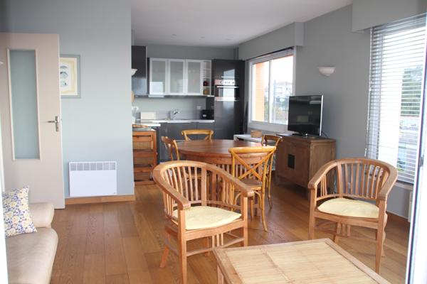 Bel appartement vue mer, plage de Vallières